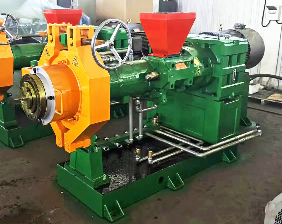 150-6D機(jī)械式鎖緊熱喂料內(nèi)胎擠出機(jī)